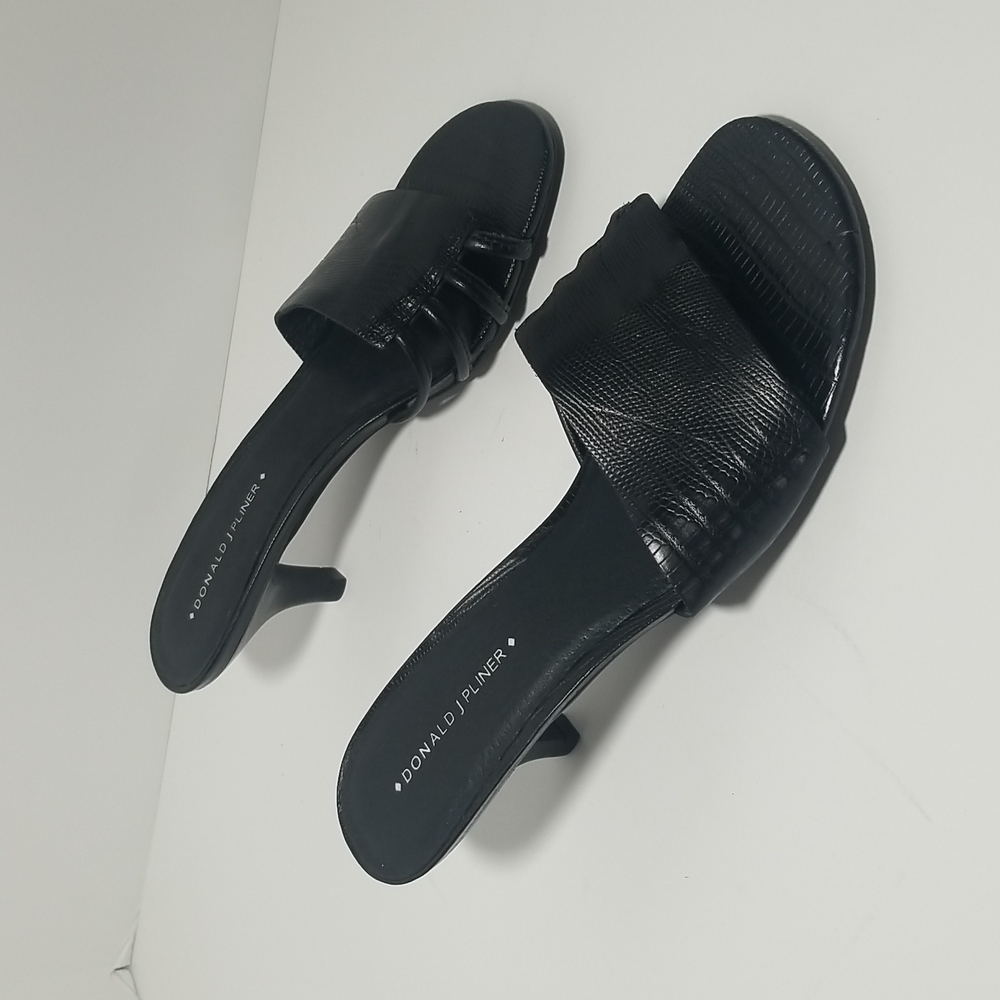 Donald Pliner sandel Size 75